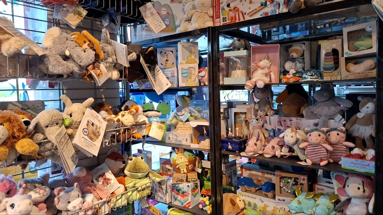 Liebevoll präsentierte Baby- und Geschenkartikel im Haus der Geschenke